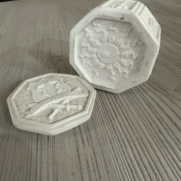 Jonathan Adler White Ceramic Box - Picture 8 of 9